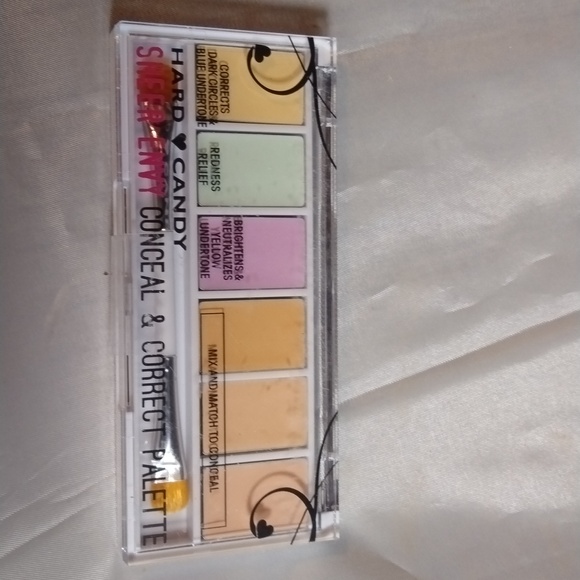 Hard candy number 941 light medium new sheer envy conceal and correct palette - Picture 6 of 9